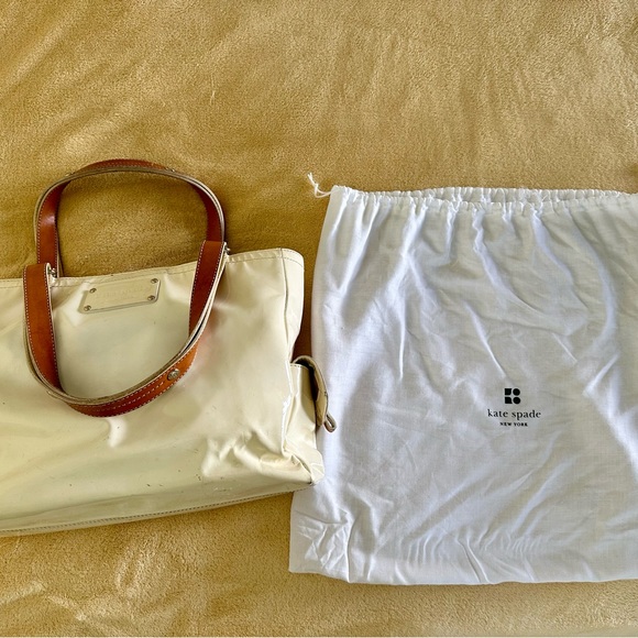 Kate Spade New York patent leather snap tote with zippered pockets- beautiful! - Picture 3 of 13